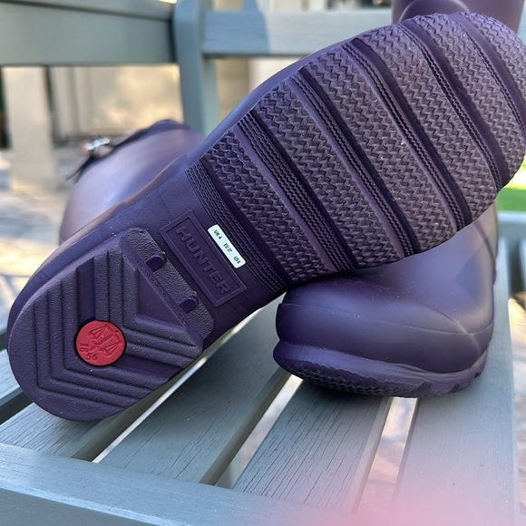 HUNTER original tall matte women’s rain boots in deep plum. Size 6. - Picture 5 of 5